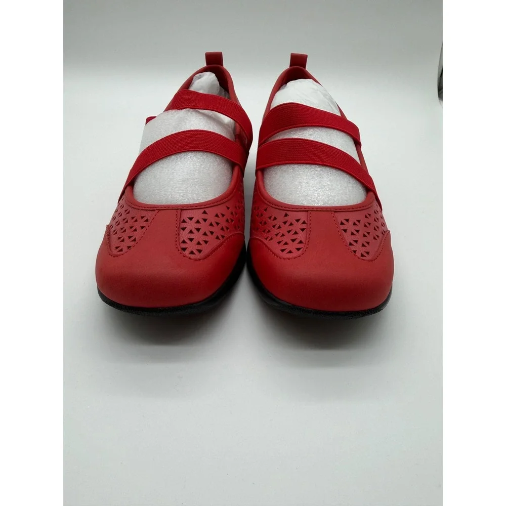 Trotters Josie Red Perforated Leather Mary Jane Flats T1761-610‎ Womens 7.5 WW